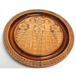 Декоративная деревянная тарелка с янтарем 