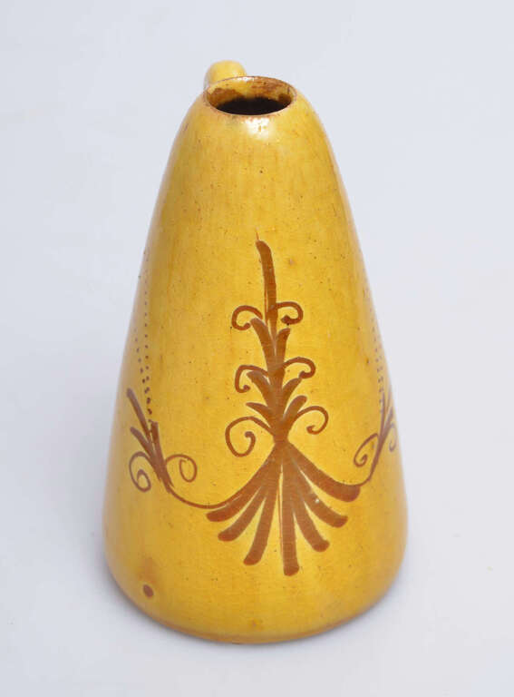 Keramikas vāze ar rokturi