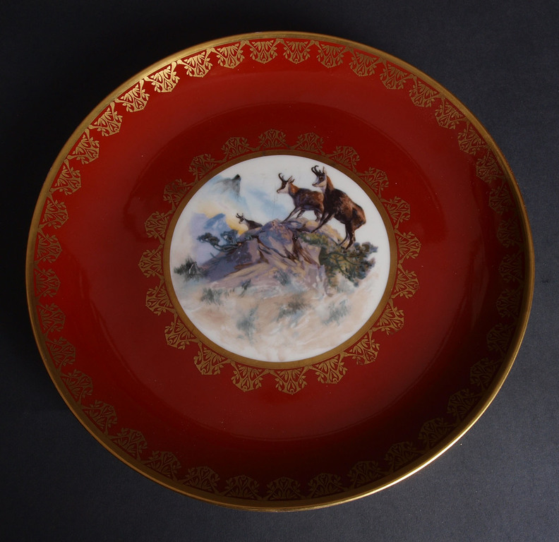Фарфоровая тарелка„Горные козлы”