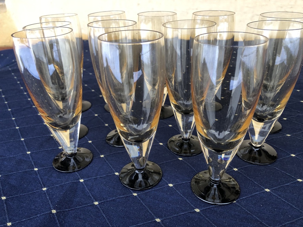 Набор бокалов для шампанского.