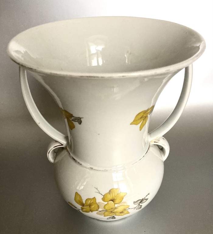 Kuznetsova porcelain vase, Latvian era, 1930s