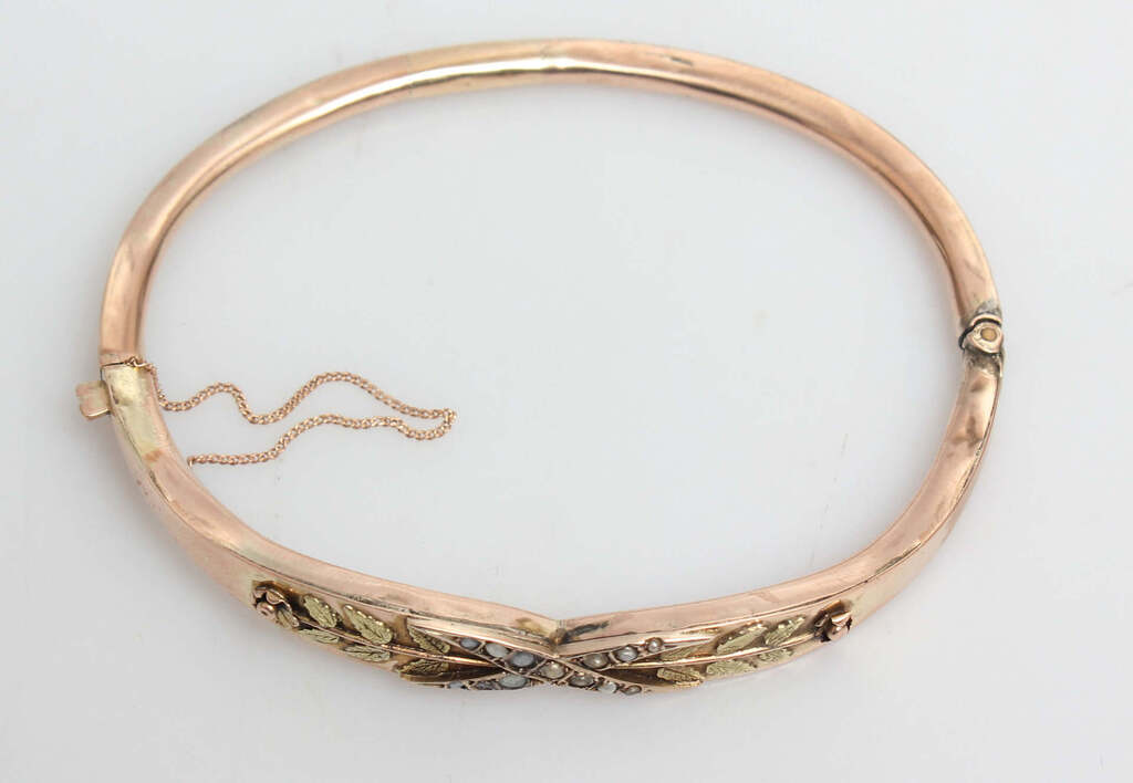 Gold bracelet with 