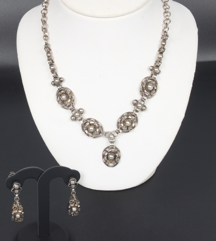 Silver jewelry set, necklace and earrings