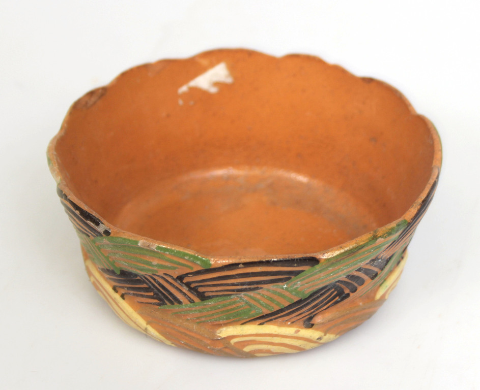 Kuzņecova keramikas bļodiņa ar nelieliem defektiem