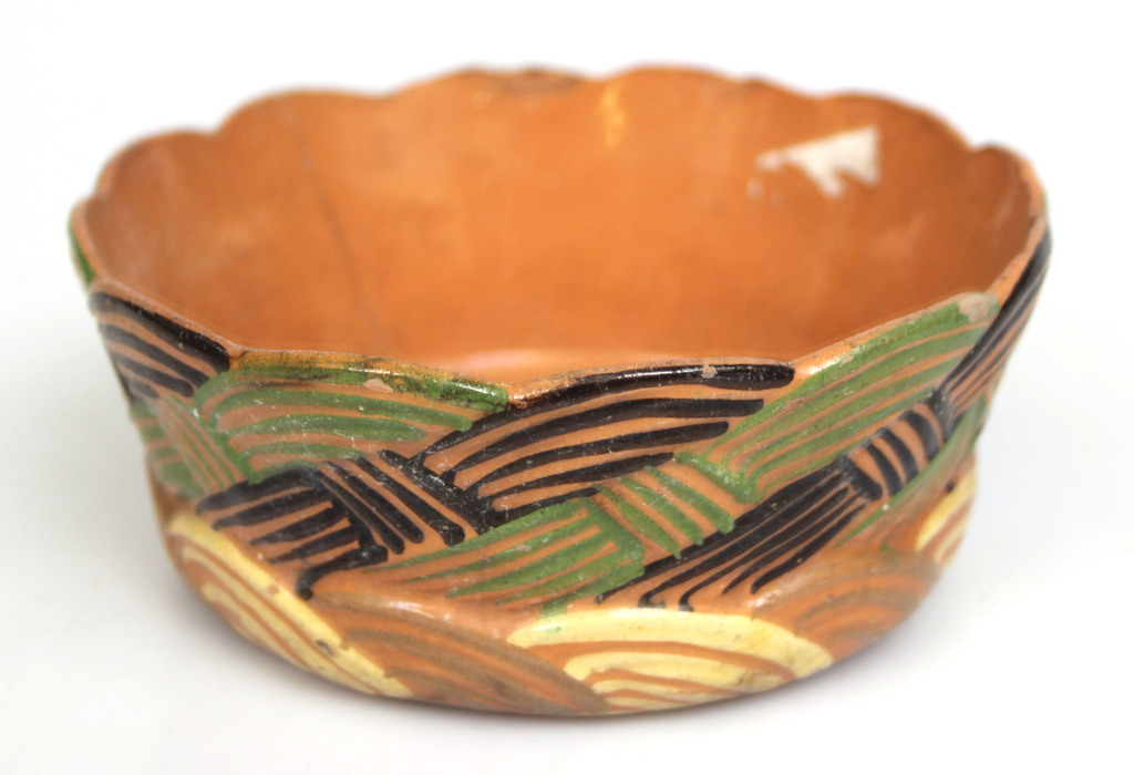 Kuzņecova keramikas bļodiņa ar nelieliem defektiem