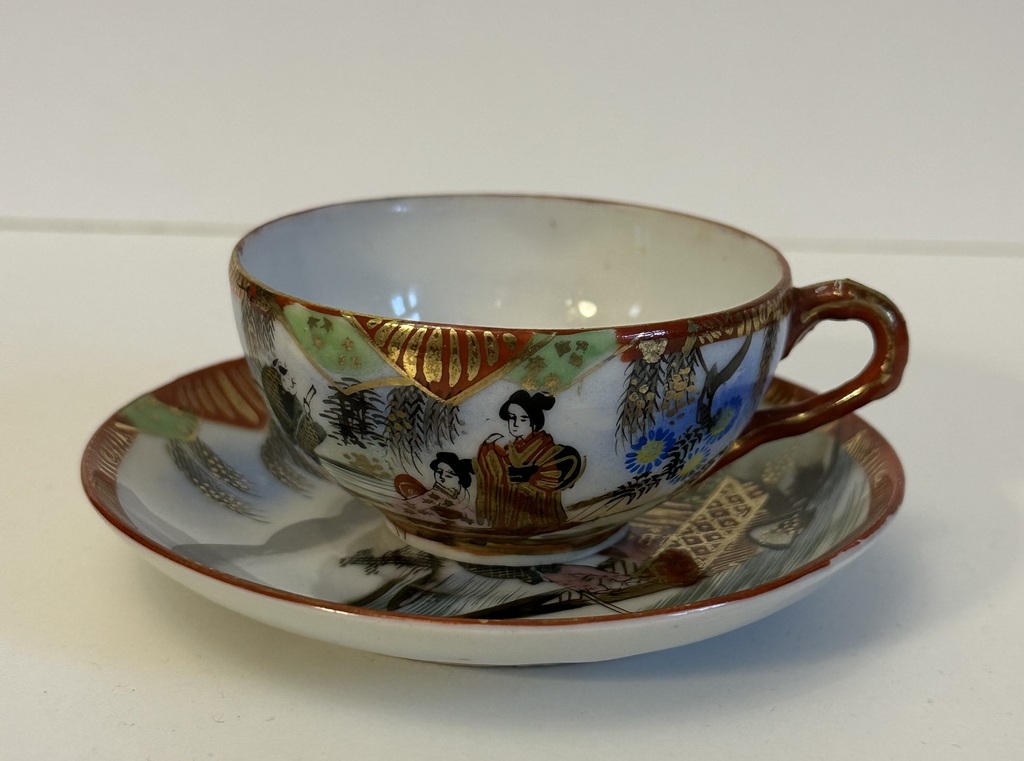 Ar roku apgleznots plānsienu porcelāna tējas duo 