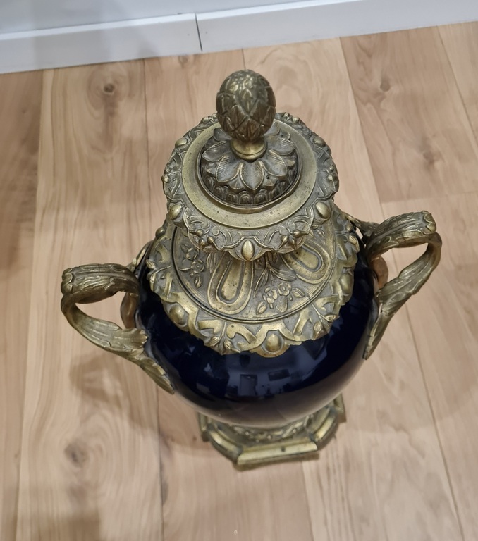Decorative porcelain vase with bronze decorations