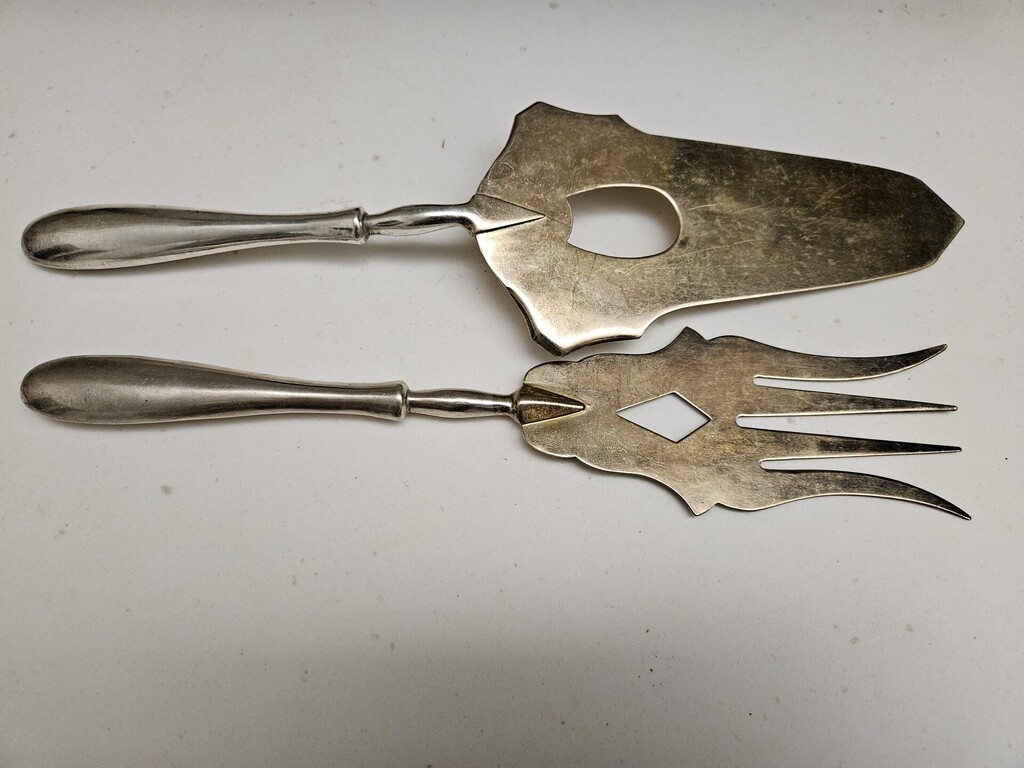 Silver serving cutlery