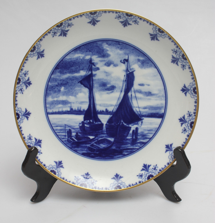 Porcelain plate set 