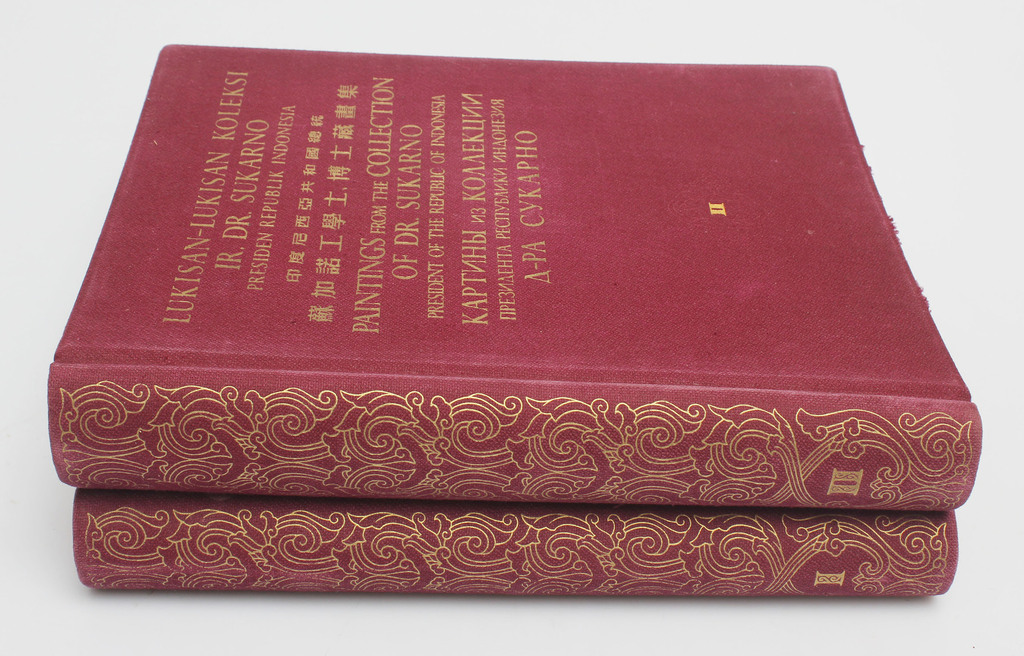 2 lielas grāmatas oriģinālajās kastēs - Lukisan-Lukisan Koleksi Ir. Dr.Sukarno(President Republik Indonesia)