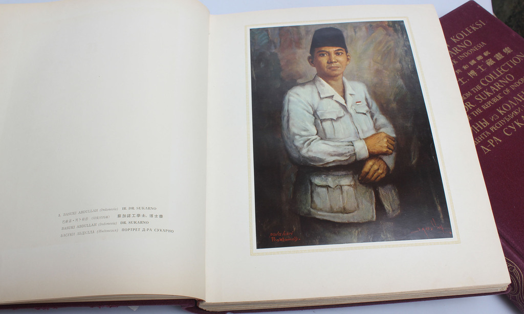 2 large books in original boxes- Lukisan-Lukisan Koleksi Ir. Dr. Sukarno (President Republik Indonesia)