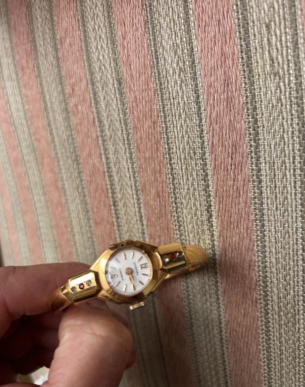 Apzeltīts sieviešu Swiss made Costal 17 jewels pulkstenis ar cirkonijiem