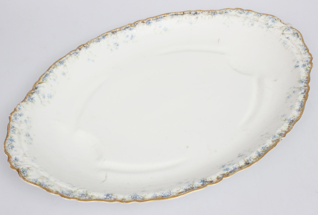 Porcelain serving plate with gilding