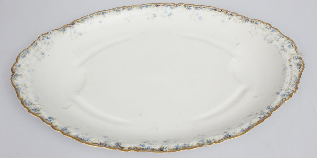 Фарфоровая сервировочная тарелка с позолотой