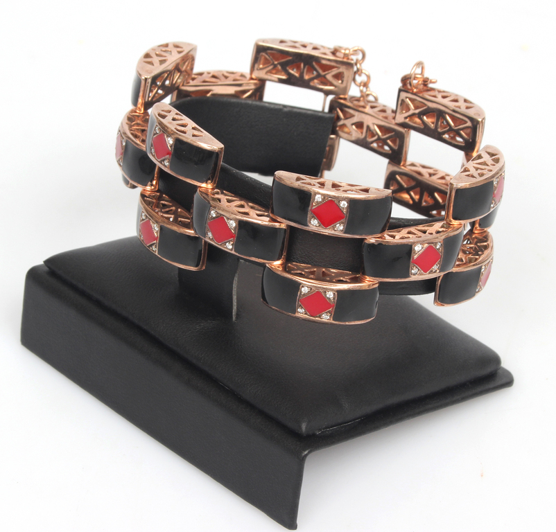 Gold bracelet with two-color enamels and diamonds