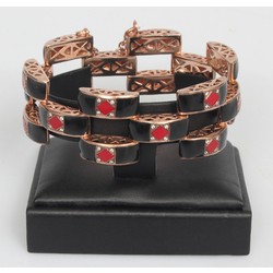 Gold bracelet with two-color enamels and diamonds