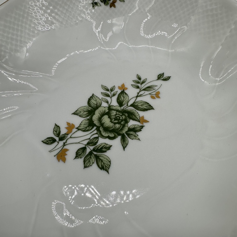 Porcelain petal dish with floral painting. Post-war Hungary 