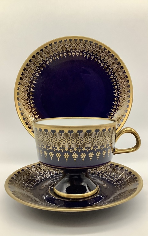 Perfect cobalt.Tea pair and cake plate.Hand painted in gold.Lichte