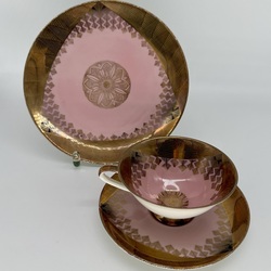 Tējas pāris un kūkas šķīvis. Zelta glezna. Art Deco 60. gadi