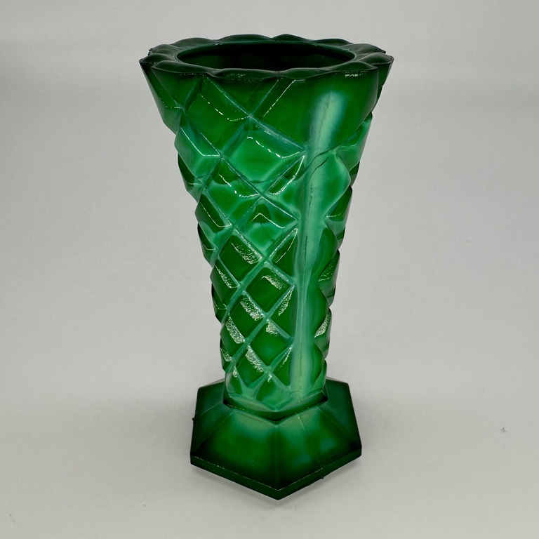 Malachite Vase. 30s. Handmade. Clear edges. 