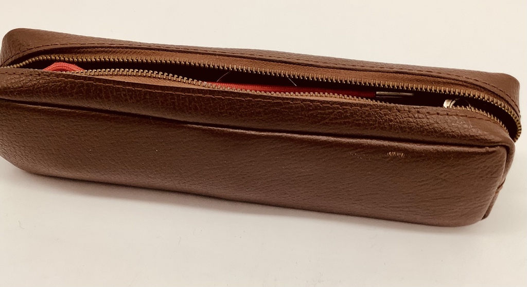 Gentleman's travel set. Folding hangers in a genuine leather case. Pre-war.