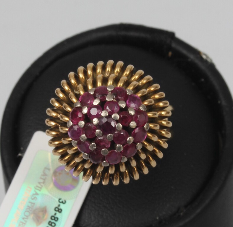 Gold ring with rubies