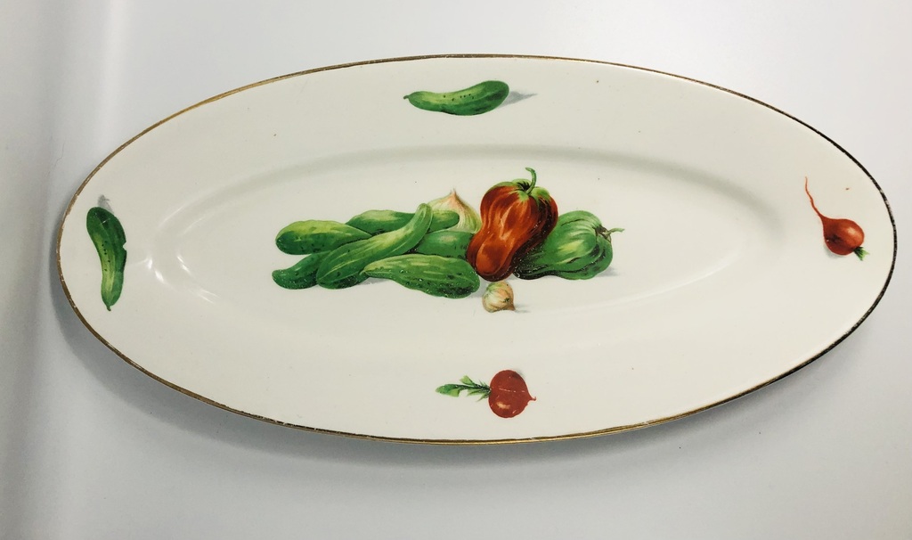 Earthenware platter for serving vegetables
