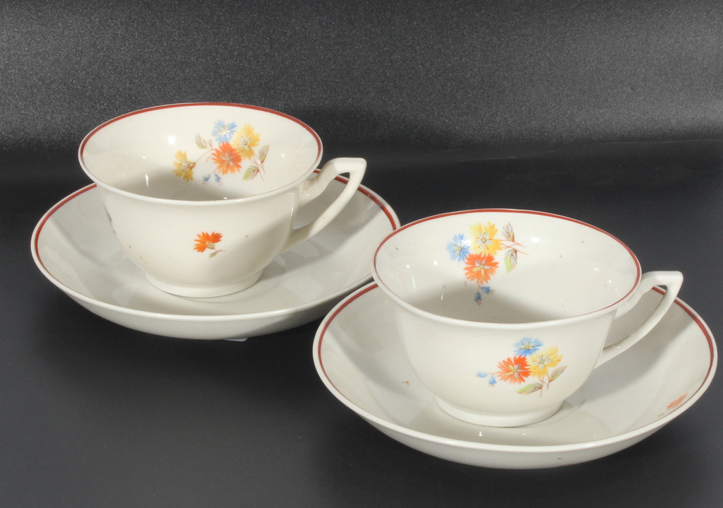 Porcelain cup with saucer (2 pieces)