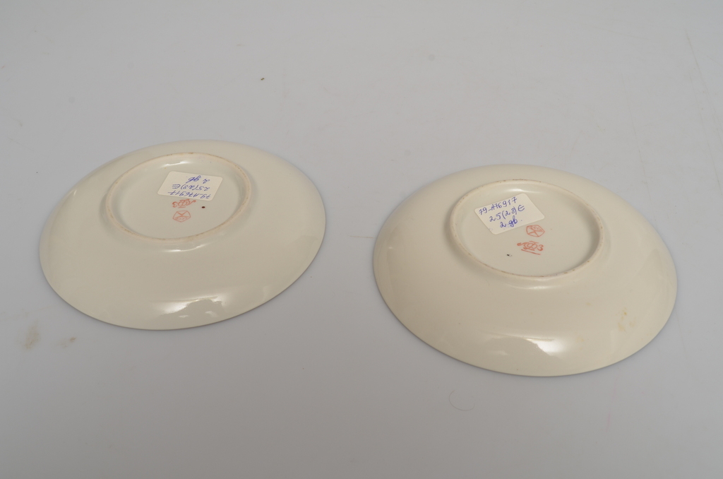  Porcelain saucers (2 pcs.)