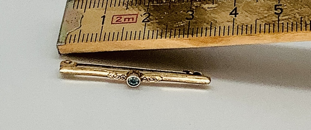 Biedermeier.Antique gold. “Evening emerald” elegant pin. 19th century. Russia.