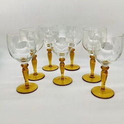 7 бокалов под вино, на ножке  из медового стекла. Бельгийское королевство 1930 год