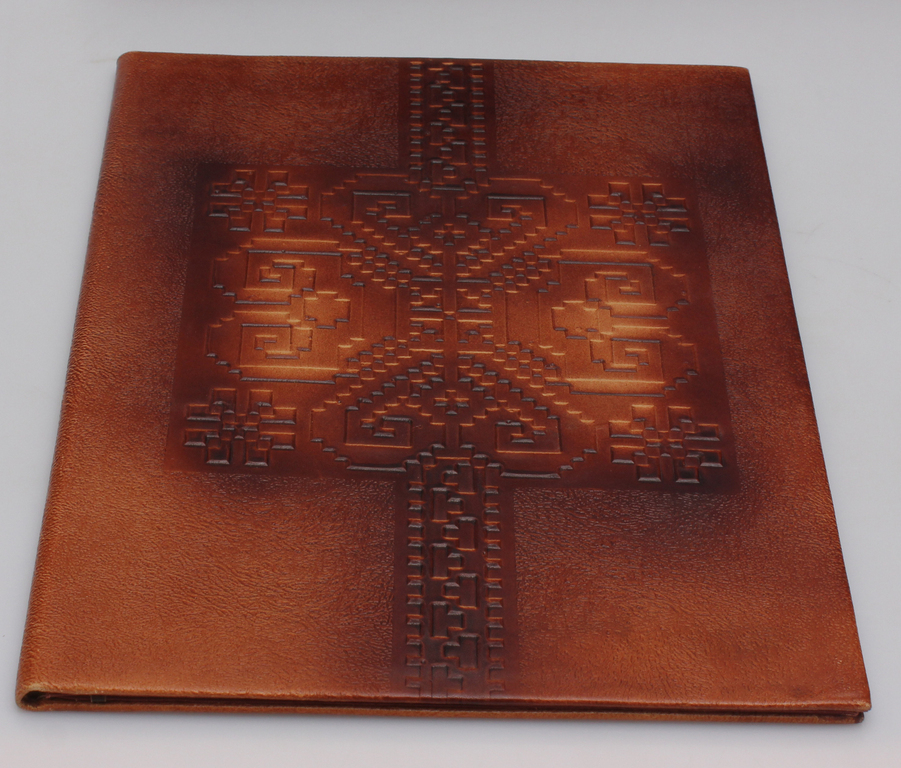Photo albums (1 in wooden covers + 4 in leather covers)