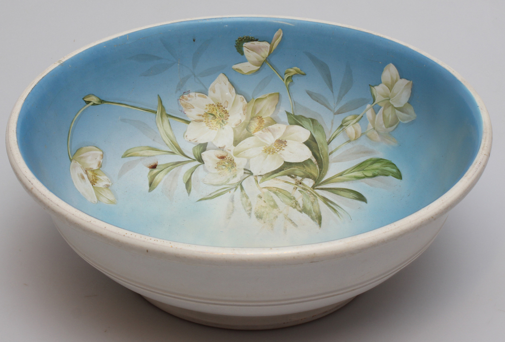Lielizmēra porcelāna bļoda ar ziediem