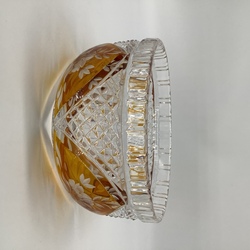 Винтажная хрустальная чаша Julia Amber, сделано в Польше, красивый янтарный цвет, свинцовый хрусталь ручной огранки 24%, очень красивый предмет, который можно добавить в вашу коллекцию стекла, 30-40 годы,без сколов и трещин, в отличном состоянии.  