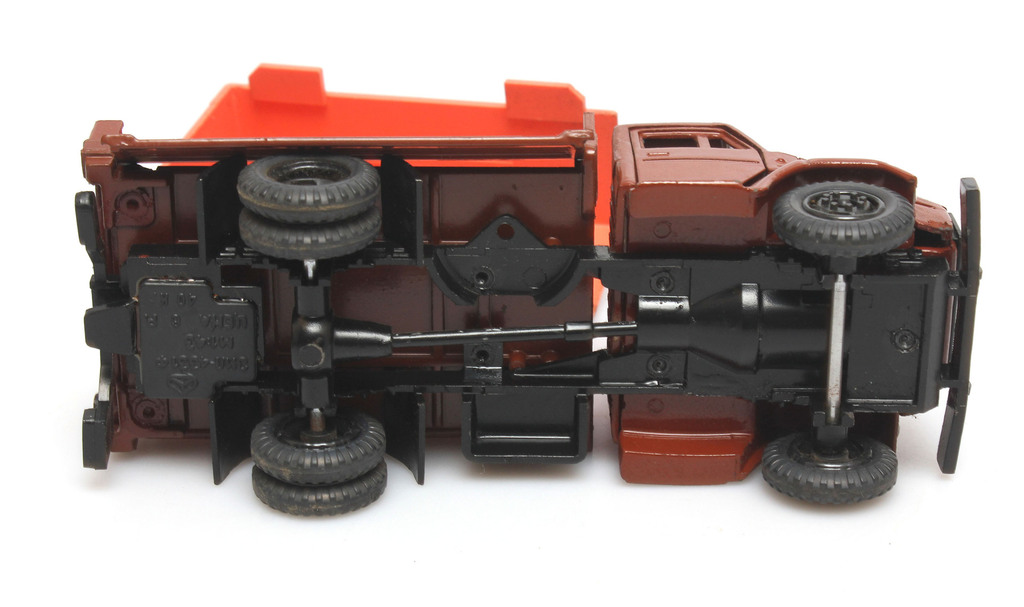 Automašīnas modelītis oriģinālajā kastē 