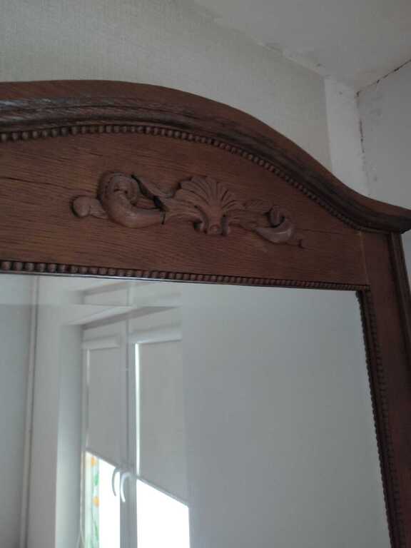 Отреставрированное зеркало с консолью в стиле Модерн