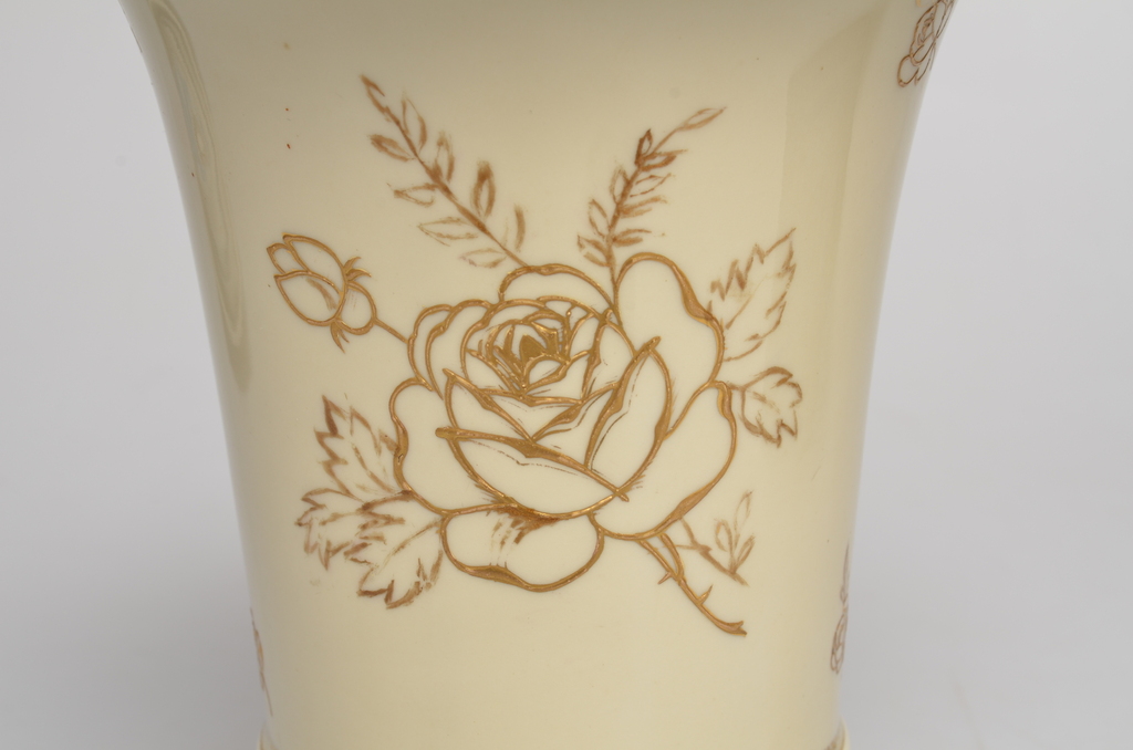 Painted porcelain vase
