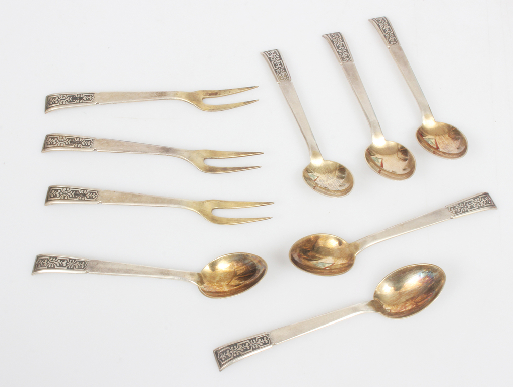 9 silver dessert utensils in original box