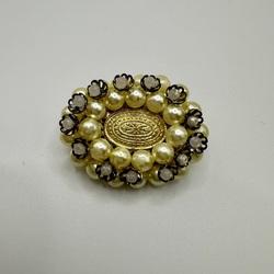 Jablonec, pre-war brooch. Artificial pearls, handmade. All elements are in place
