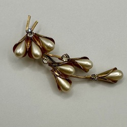 Brooch USSR Mother of pearl twig. 1950 Artificial pearls.