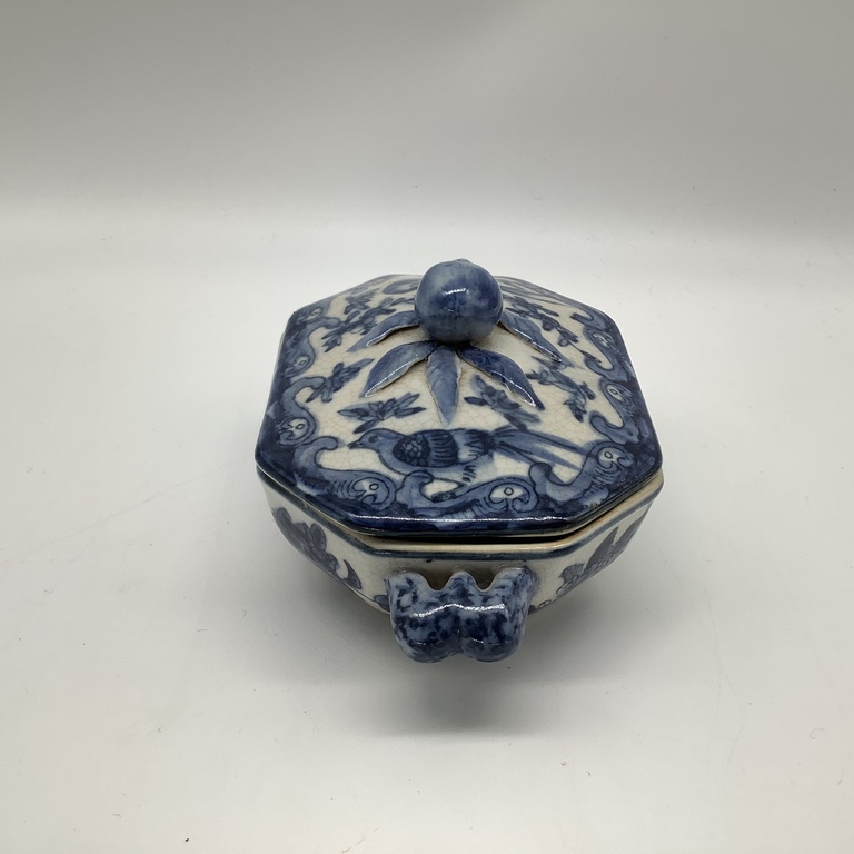 An old Chinese box with wisdom written on the bottom. Second half of the 19th century. A rare specimen for the collection.