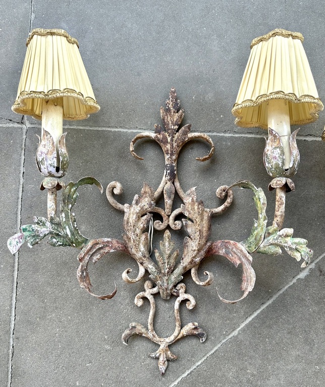 Two Venetian sconces with lampshades