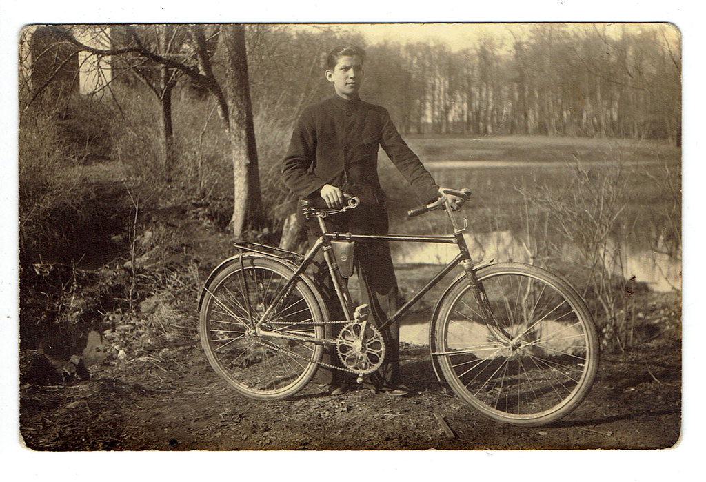 Fotogrāfija draugs ar velosipēdu