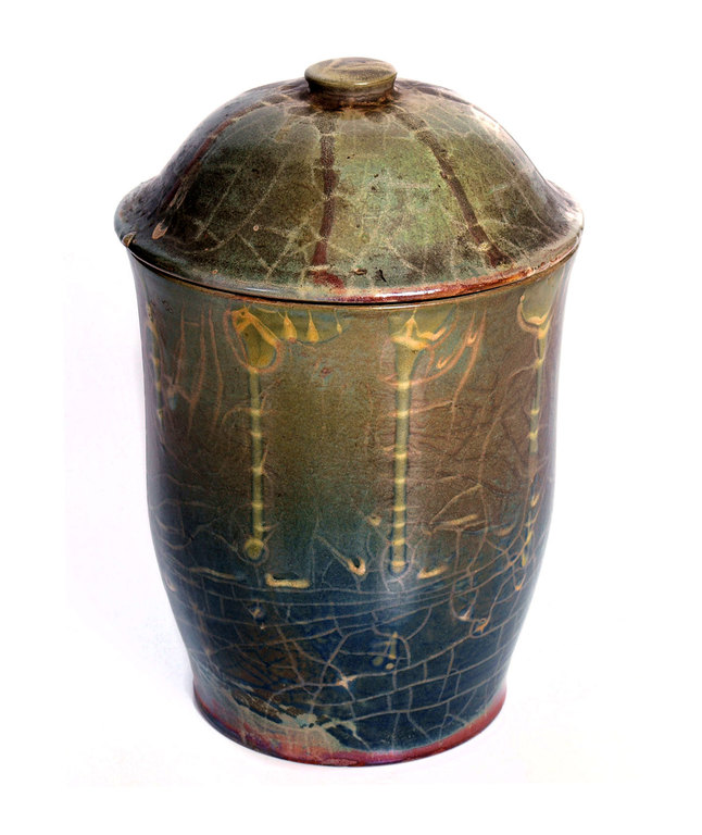 Керамическая ваза с крышкой