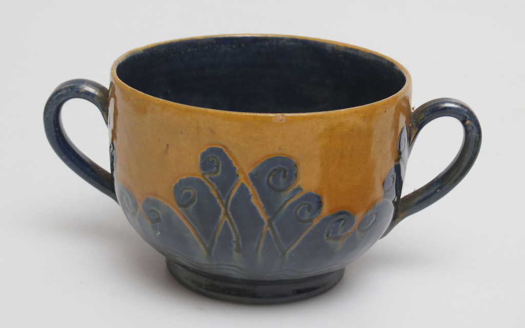 Keramikas buljona krūze ar šķīvīti, Jānis Krievs Tukumā