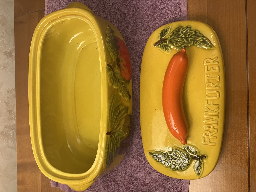 FRANKFURT SAUSAGE container with lid