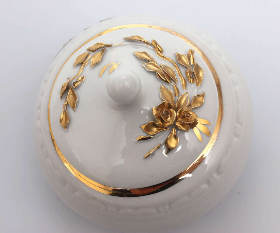 Porcelain dish with a lid