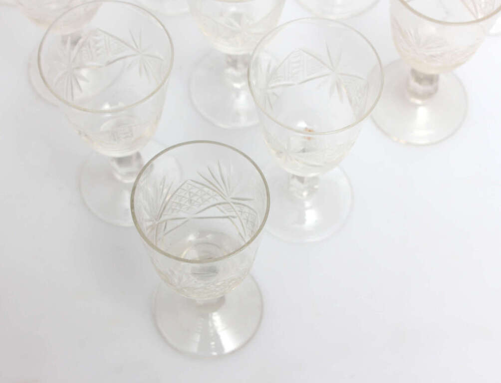 Set of liqueur glasses