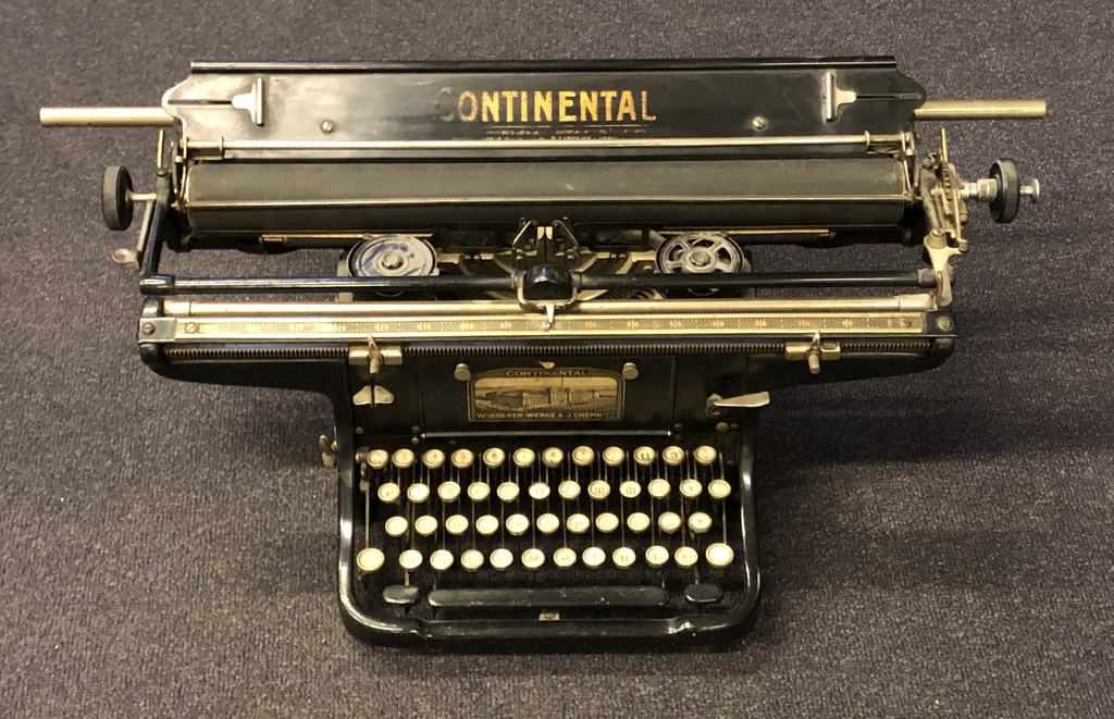 Typewriter Continental with glass lid