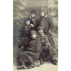 Fotogrāfija Latviešu karavīri ar savu ģimeni
